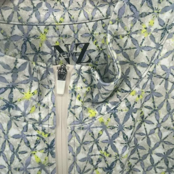 NIC+ZOE Active Wear Jacket with matching Tank Top - Picture 3 of 8
